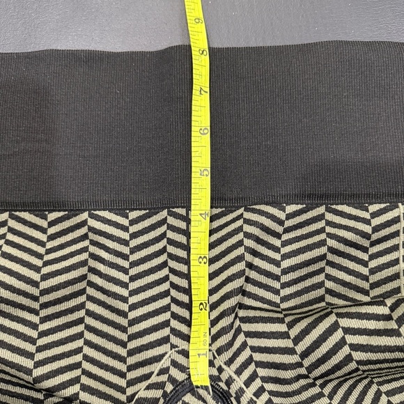 Lululemon Green and Black In The Flow Crop II - Picture 14 of 15